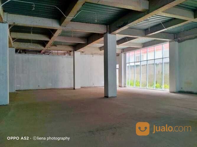 Gedung ruang usaha strategis di jalan Kh. Wahid Hasyim Menteng