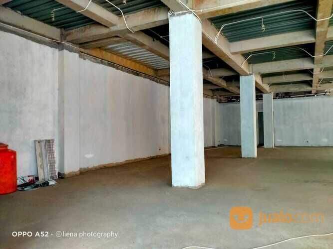 Gedung ruang usaha strategis di jalan Kh. Wahid Hasyim Menteng