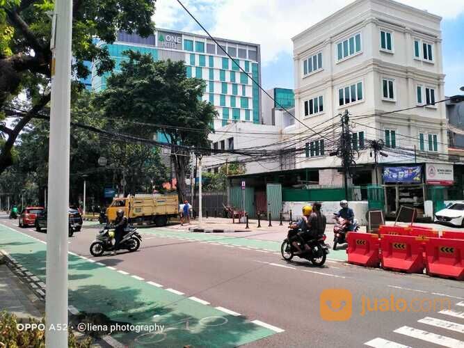 Gedung ruang usaha strategis di jalan Kh. Wahid Hasyim Menteng