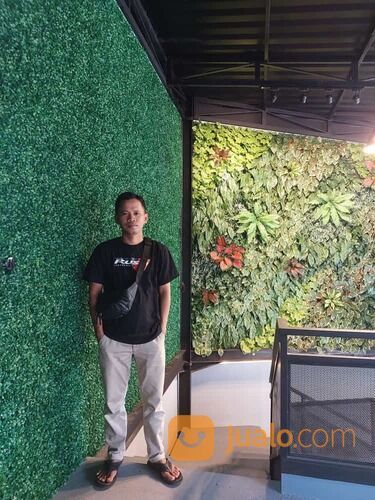 Interior Dinding Dengan Pemasangan Vertical Garden