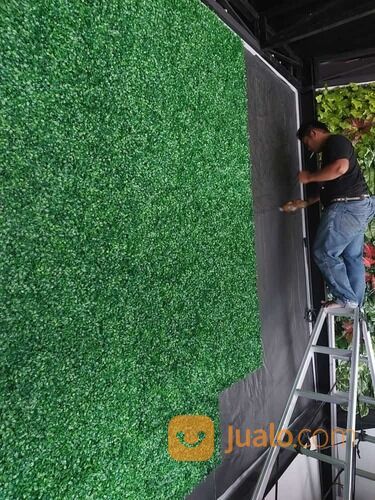 Interior Dinding Dengan Pemasangan Vertical Garden