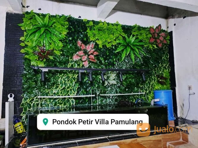 Interior Dinding Dengan Pemasangan Vertical Garden