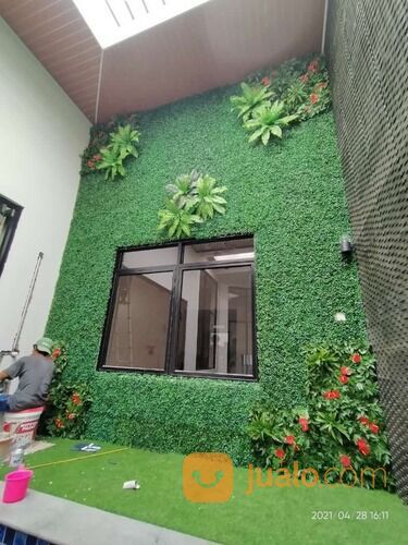 Interior Dinding Dengan Pemasangan Vertical Garden