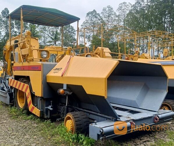 Alat Berat Asphalt Finisher Niigata model NFB6W