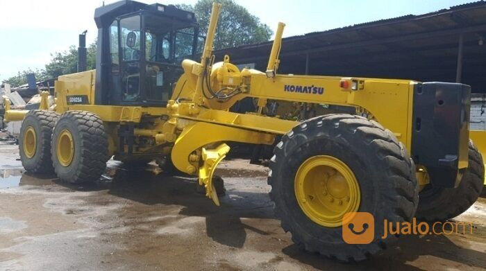 Motor Grader Komatsu model GD825A-2