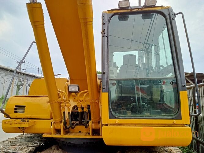 ESCAVATOR KOMATSU PC 200 2011