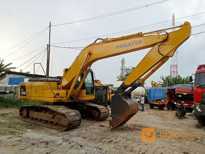 ESCAVATOR KOMATSU PC 200 2011