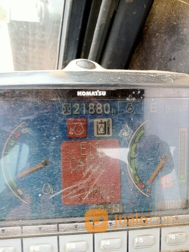 ESCAVATOR KOMATSU PC 200 2011
