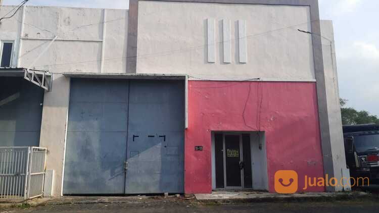 Gudang Strategis Belakang Depo Bangunan