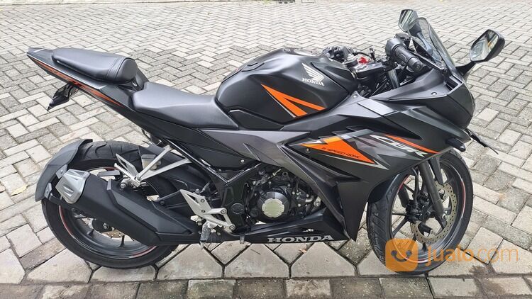 Honda CBR 150R Tahun 2019 Hitam Doff Nego