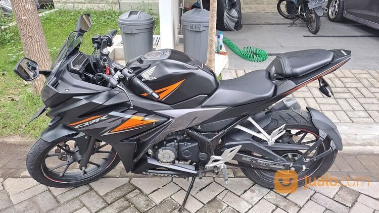 Honda CBR 150R Tahun 2019 Hitam Doff Nego