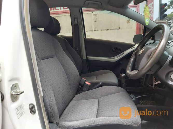 Yaris E 2012 bakpao Putih (W sidoarjo) low KM full variasi ISTIMEWA