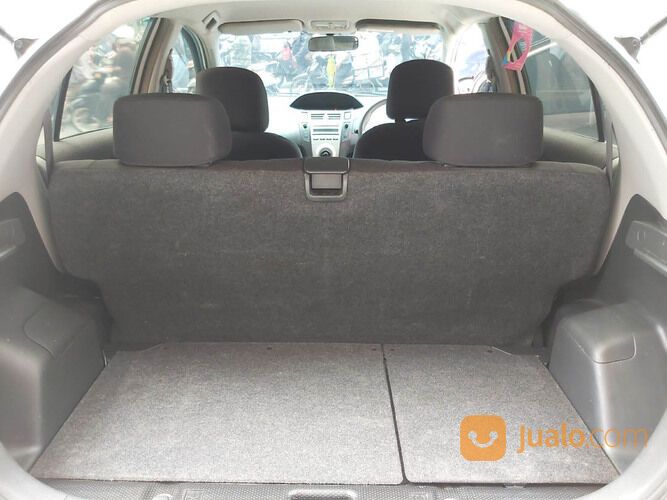 Yaris E 2012 bakpao Putih (W sidoarjo) low KM full variasi ISTIMEWA