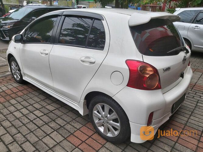 Yaris E 2012 bakpao Putih (W sidoarjo) low KM full variasi ISTIMEWA