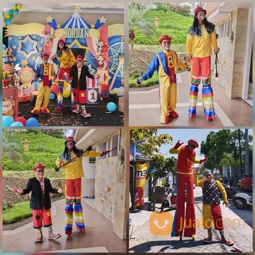 Dekorasi balon ulang tahun plus badut