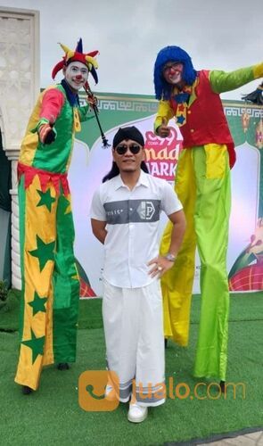 Dekorasi balon ulang tahun plus badut