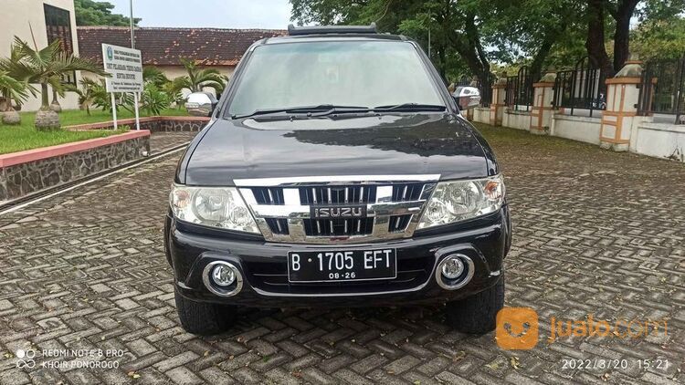 isuzu panther grand touring hitam 2011