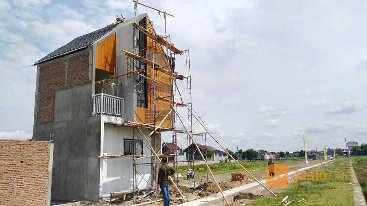 RUMAH EXCLUSIVE DI COLOMADU 2 LANTAI DEKAT BANDARA DAN KAMPUS UMS