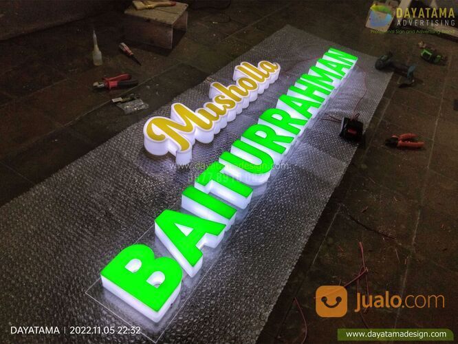 Papan Nama Reklame Huruf Timbul Neon Box Garut