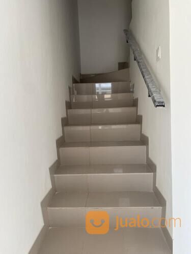 Rumah 2 lantai luas 6x10 60m2 type 2KT Cluster Hawaii PIK 2 Tangerang Banten