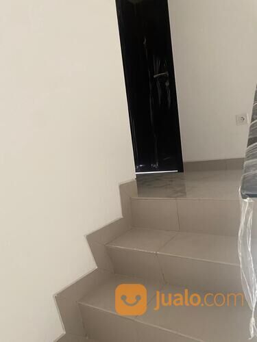 Rumah 2 lantai luas 6x10 60m2 type 2KT Cluster Hawaii PIK 2 Tangerang Banten