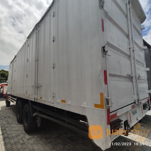 Isuzu Giga FVM 34 U - 285 PS Truk Box Cargo / Full Box Tronton 6x2 Tahun 2019