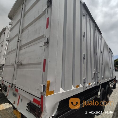 Isuzu Giga FVM 34 U - 285 PS Truk Box Cargo / Full Box Tronton 6x2 Tahun 2019