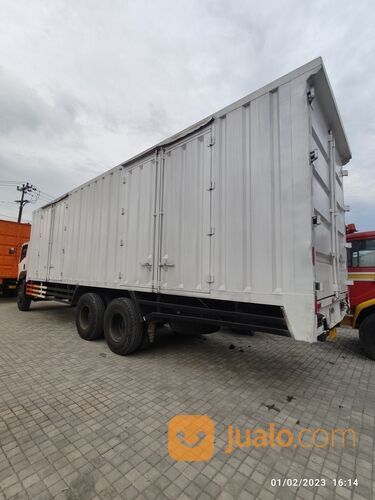 Isuzu Giga FVM 34 U - 285 PS Truk Box Cargo / Full Box Tronton 6x2 Tahun 2019