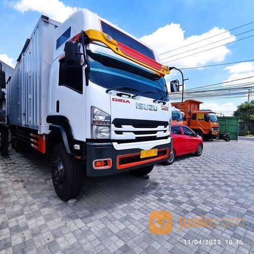 Isuzu Giga FVM 34 U - 285 PS Truk Box Cargo / Full Box Tronton 6x2 Tahun 2019