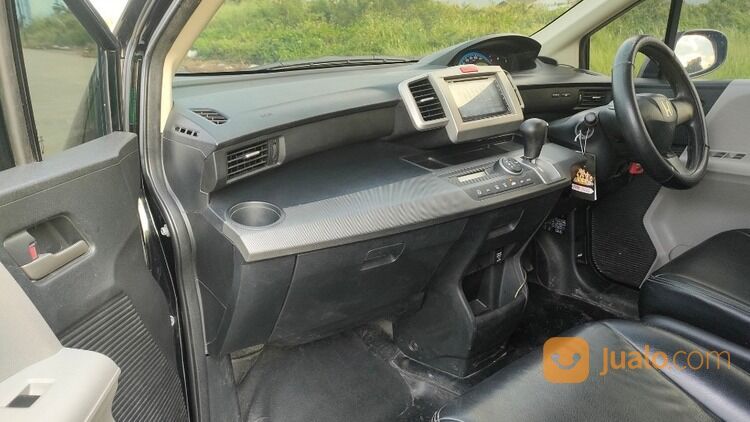 Honda Freed PSD Hitam Automatic Th 2011 SS Lengkap