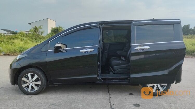 Honda Freed PSD Hitam Automatic Th 2011 SS Lengkap
