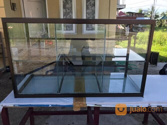 Etalase Kaca bening Ukuran Besar