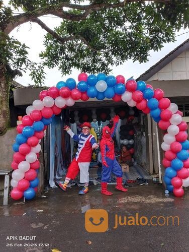 Dekorasi ulang tahun plus badut sulap komedi