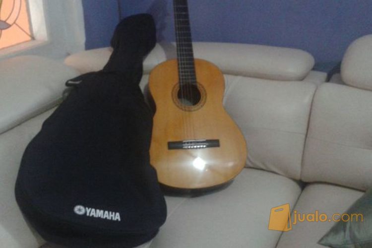 gitar akustik yamaha C330A