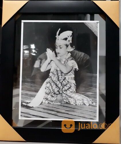 Foto Jadul Megawati Soekarnoputri Cilik Sedang Menari Tahun 1954 MGT001