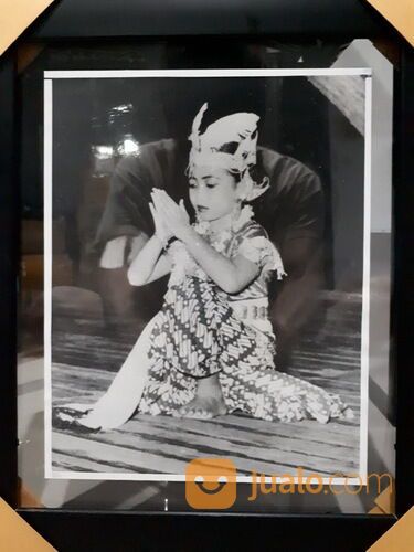 Foto Jadul Megawati Soekarnoputri Cilik Sedang Menari Tahun 1954 MGT001