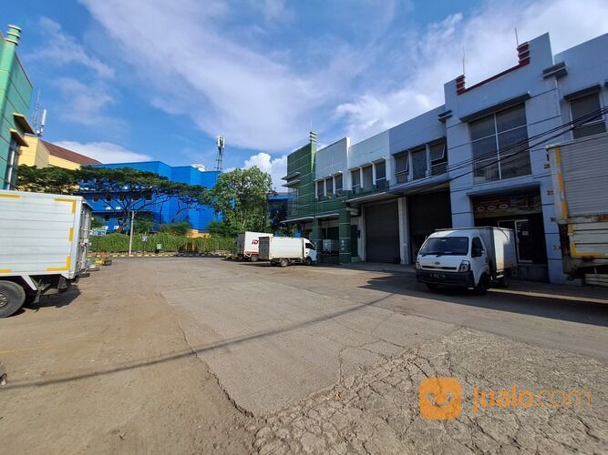 Turun harga: Gudang + kantor 2 lantai bagus di Komplek Lodan Center Jakarta Utara Akses Tol Ancol
