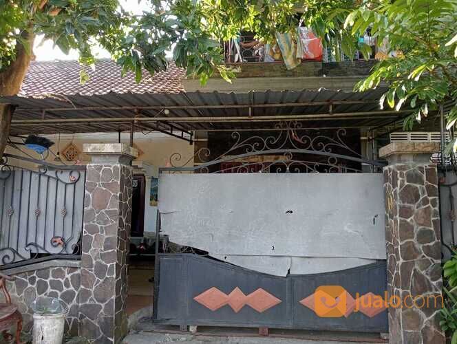 Rumah lantai 2 di kompleks Jl. Adi Sucipto