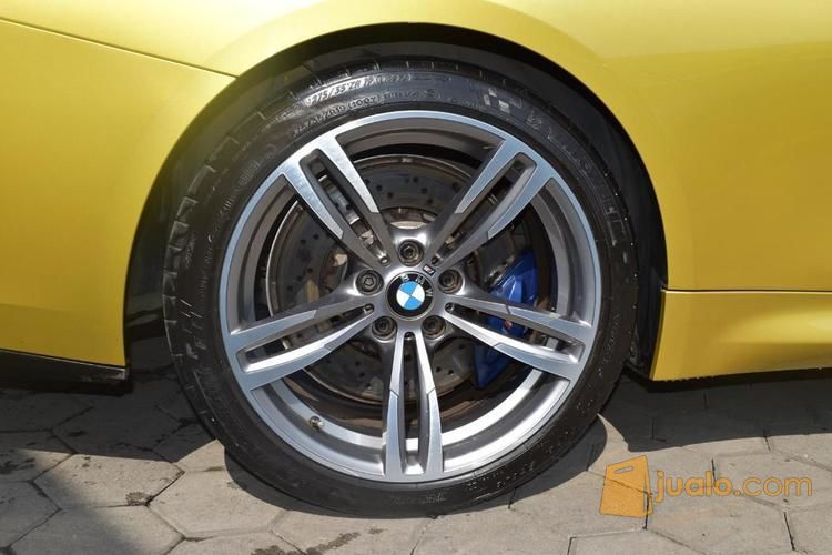 BMW M4 Coupe warna Gold tahun 2015