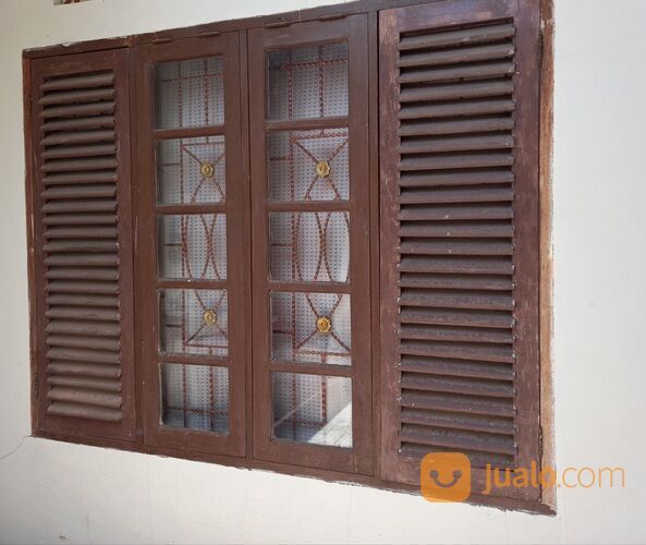 Jendela Kayu lengkap dengan teralis