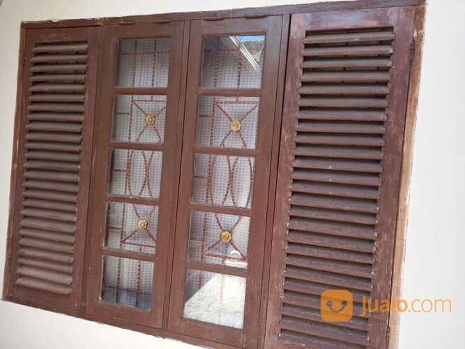 Jendela Kayu lengkap dengan teralis