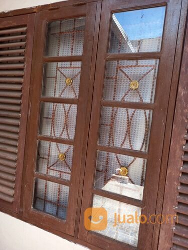 Jendela Kayu lengkap dengan teralis