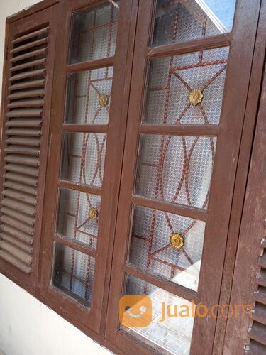 Jendela Kayu lengkap dengan teralis