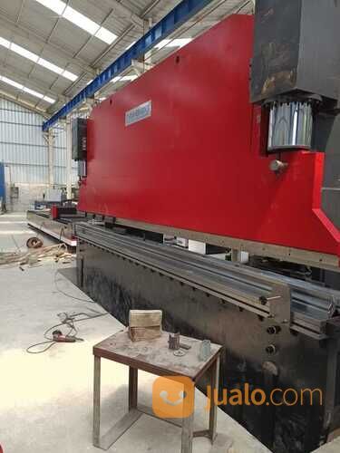 MESIN BENDING PLAT 300T 6000 6 METER