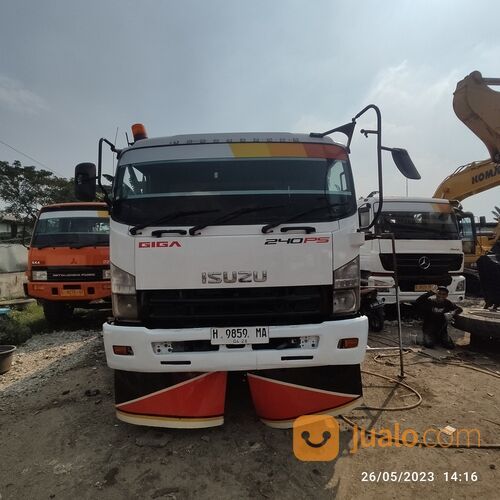 ISUZU GIGA FVM 240 PS TANGKI BULK / HI BLOW KAPASITAS 30 KL TAHUN 2012