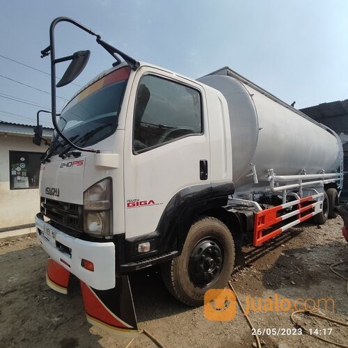 ISUZU GIGA FVM 240 PS TANGKI BULK / HI BLOW KAPASITAS 30 KL TAHUN 2012