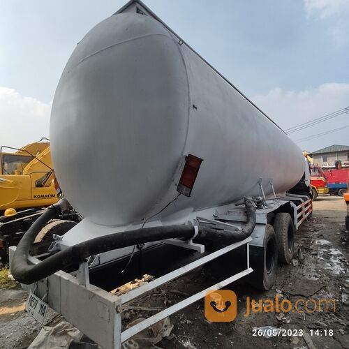 ISUZU GIGA FVM 240 PS TANGKI BULK / HI BLOW KAPASITAS 30 KL TAHUN 2012