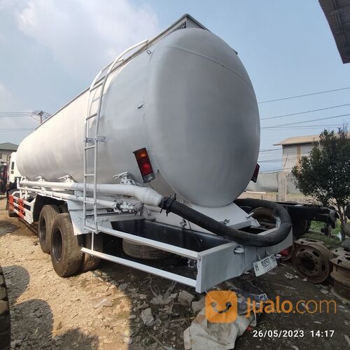 ISUZU GIGA FVM 240 PS TANGKI BULK / HI BLOW KAPASITAS 30 KL TAHUN 2012