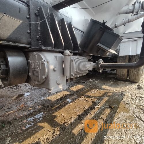 ISUZU GIGA FVM 240 PS TANGKI BULK / HI BLOW KAPASITAS 30 KL TAHUN 2012