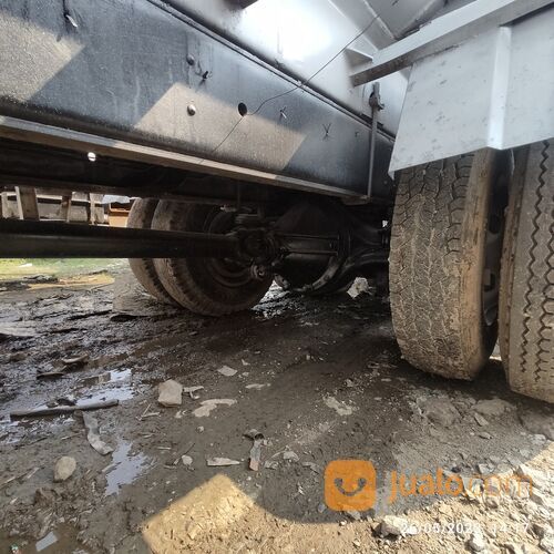 ISUZU GIGA FVM 240 PS TANGKI BULK / HI BLOW KAPASITAS 30 KL TAHUN 2012